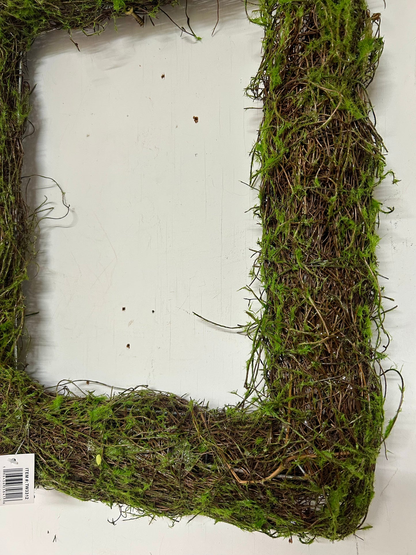19 Inch Rectangle Moss And Vine Wreath