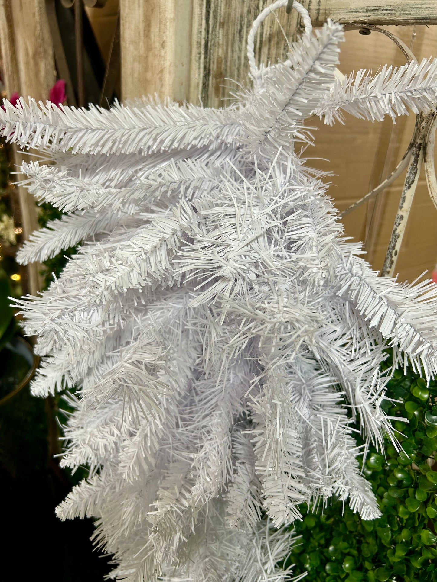 30 Inch White Mixed Pine Teardrop