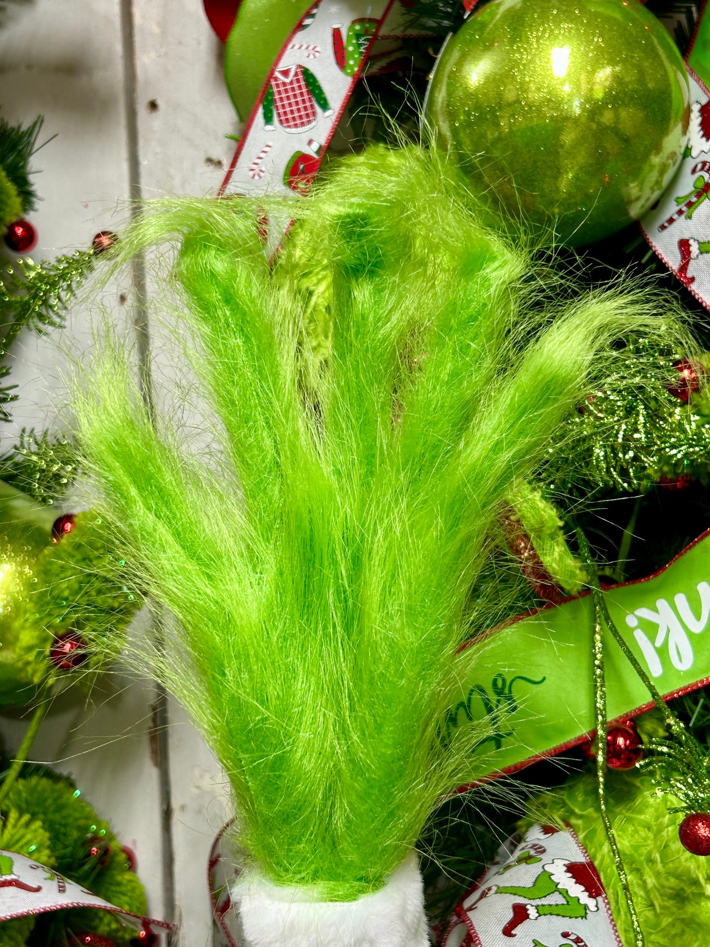 28 Inch Green White And Red Furry Fabric Velvet Arm And Hand Pick