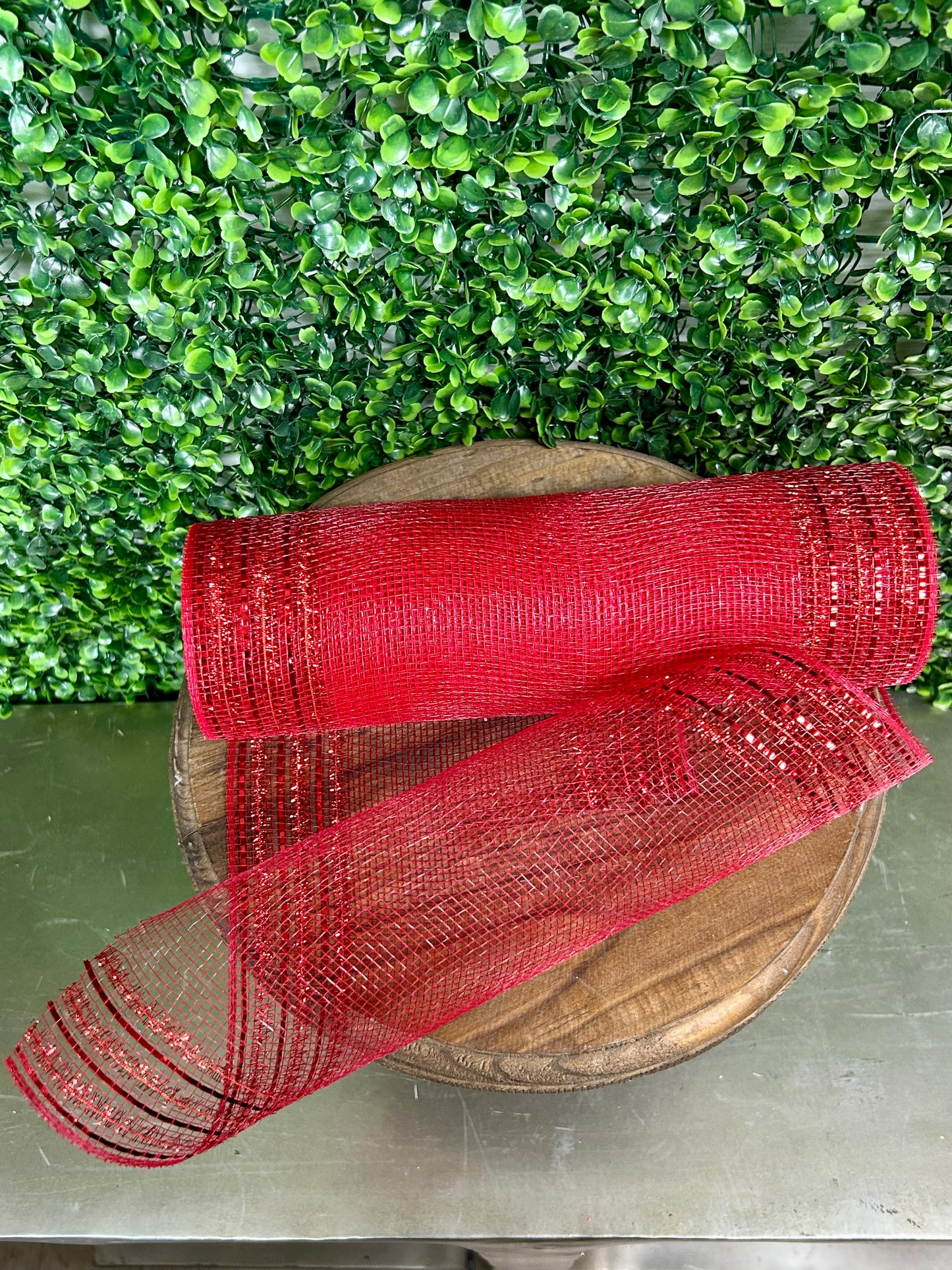 10.25 Inch By 10 Yard Red Tinsel And Foil Wide Border Mesh