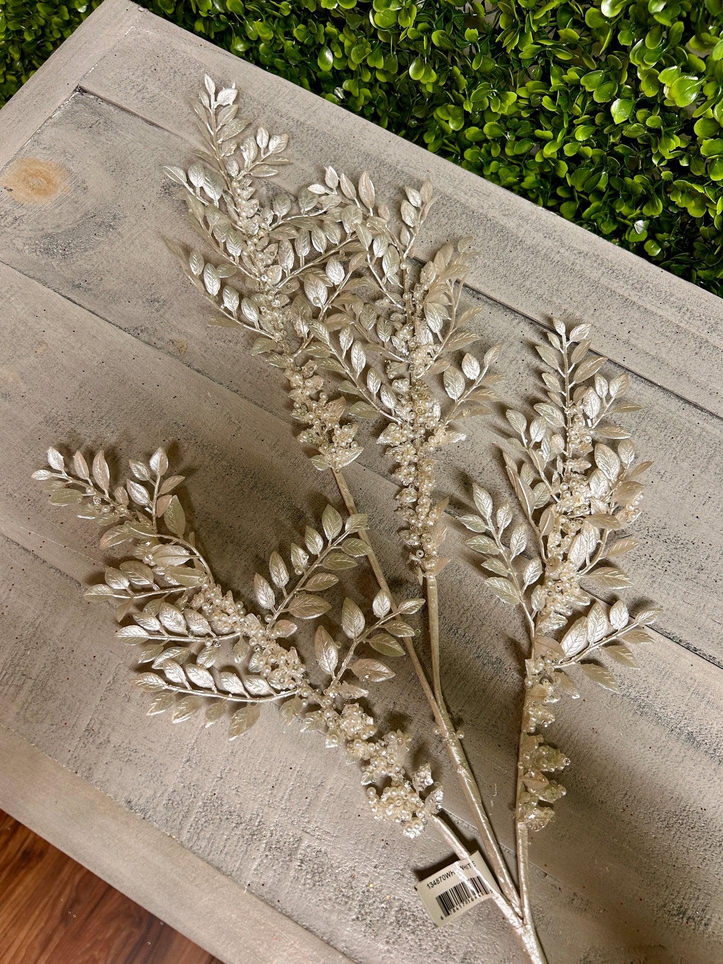 33 Inch White Fern And Pearl Spray
