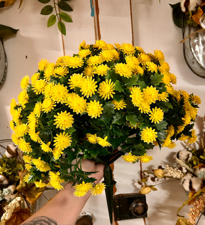 16 Inch Yellow Mum Stake Bush