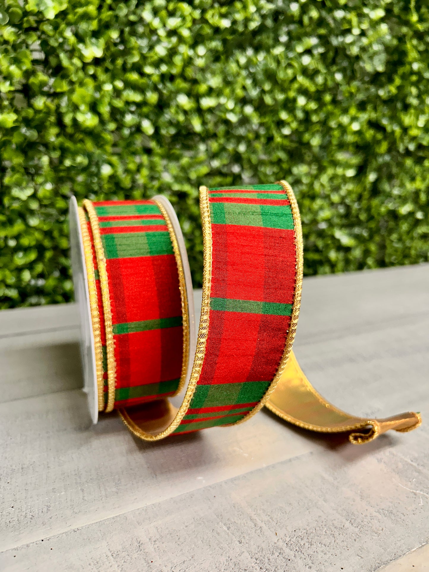 1.5 Inch By 10 Yard Modern Red And Green Christmas Plaid With Gold Back Ribbon