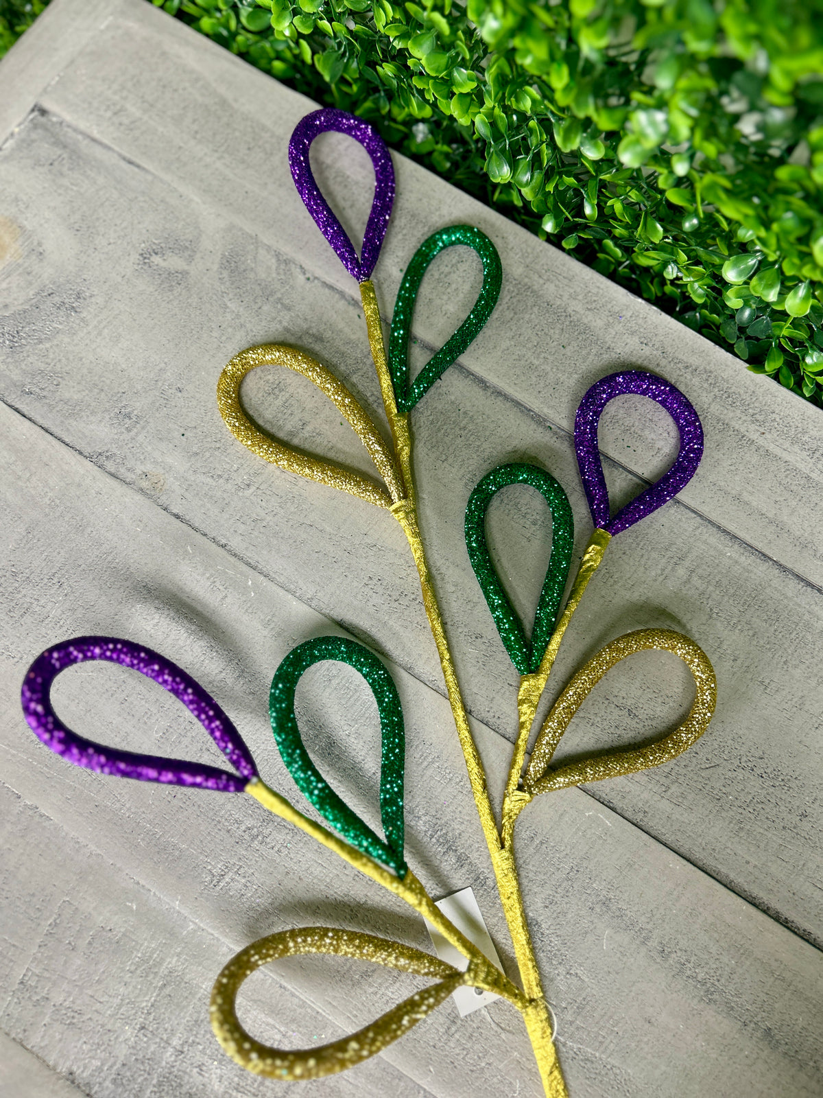26.5 Inch Mardi Gras Glitter Oval Loop Spray