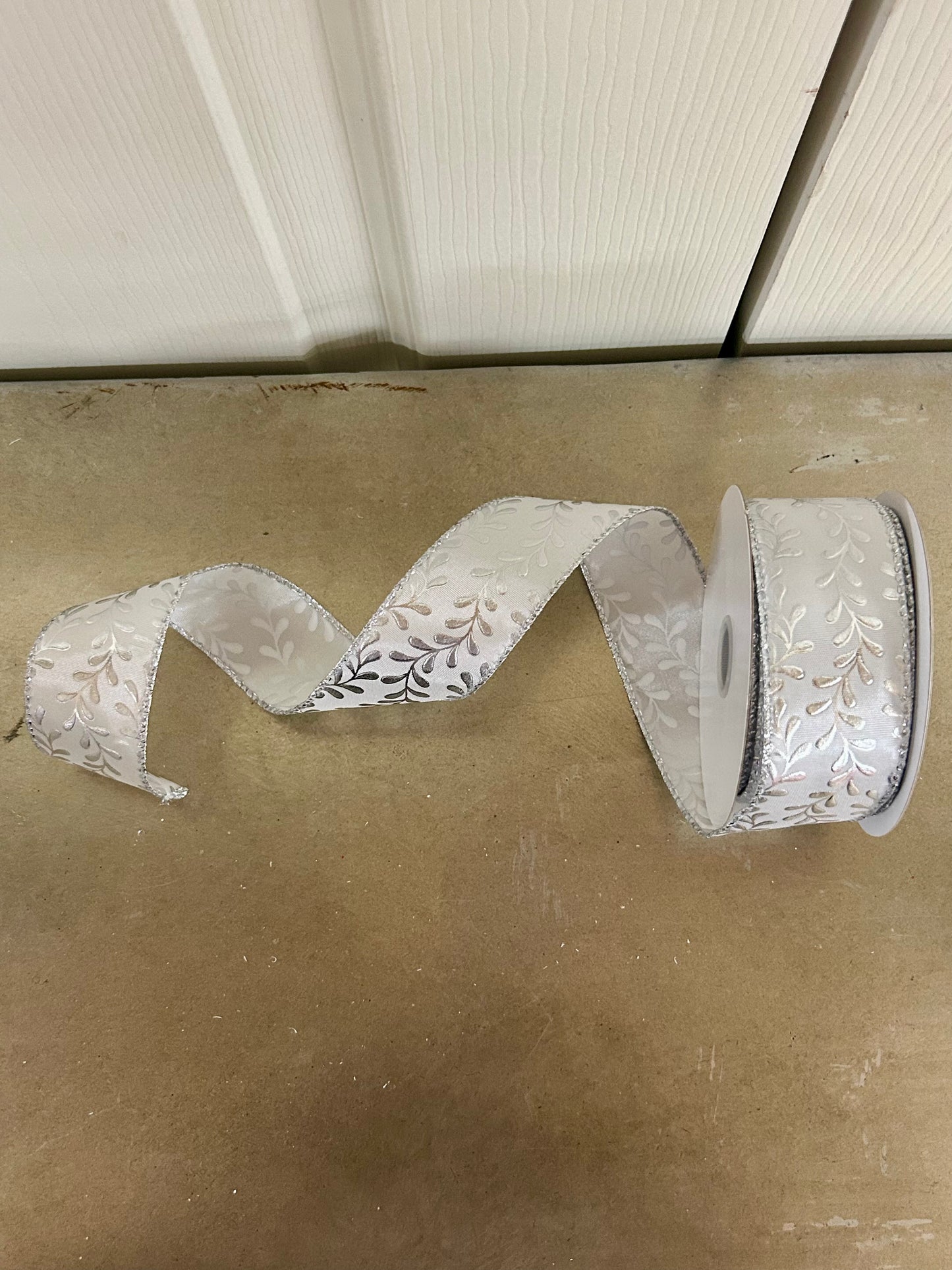 1.5 Inch By 10 Yard White And Silver Embossed Vines Ribbon