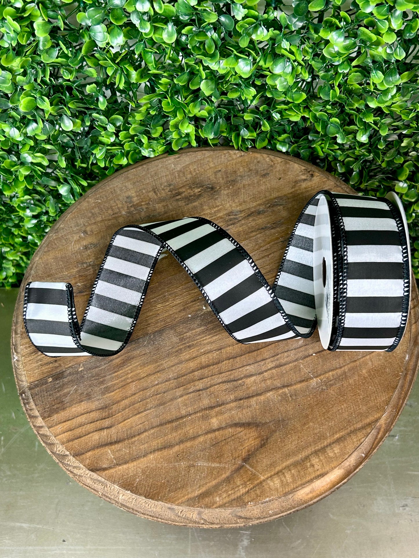 1.5 Inch By 10 Yard Black And White Medium Horizontal Stripe Ribbon