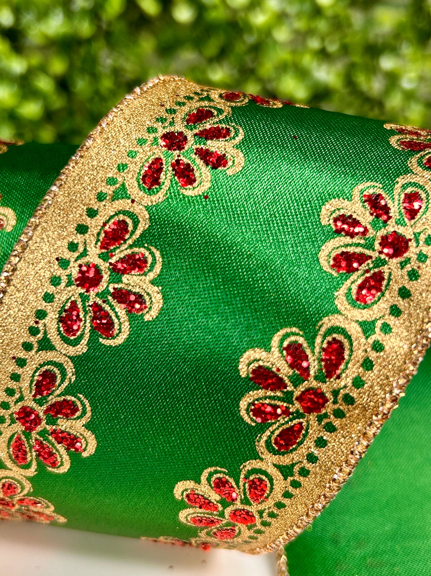 2.5 Inch By 10 Yard Red And Gold Scallop Trim On Emerald Ribbon
