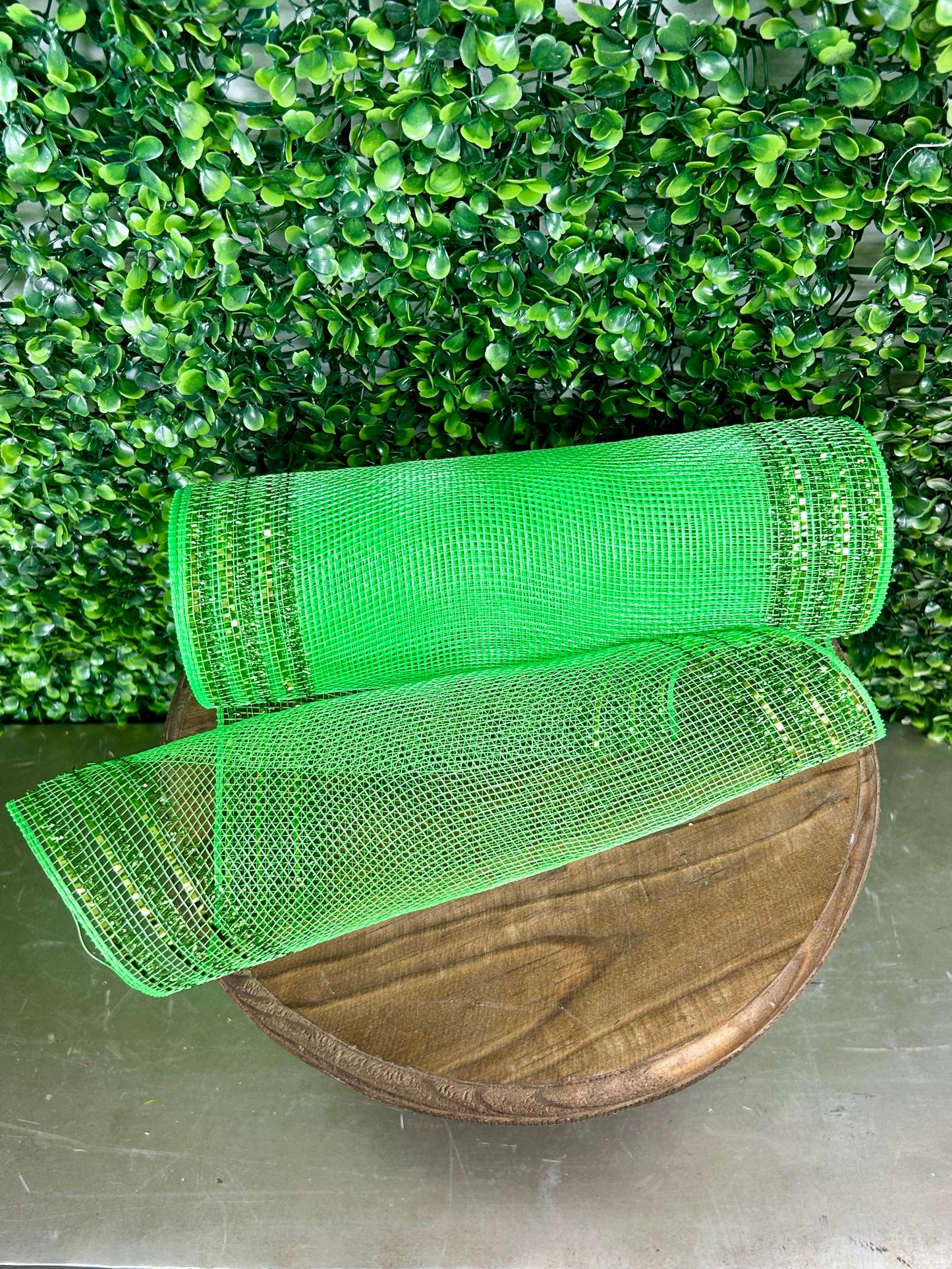 10.25 Inch By 10 Yard Lime Green Tinsel And Foil Wide Border Mesh
