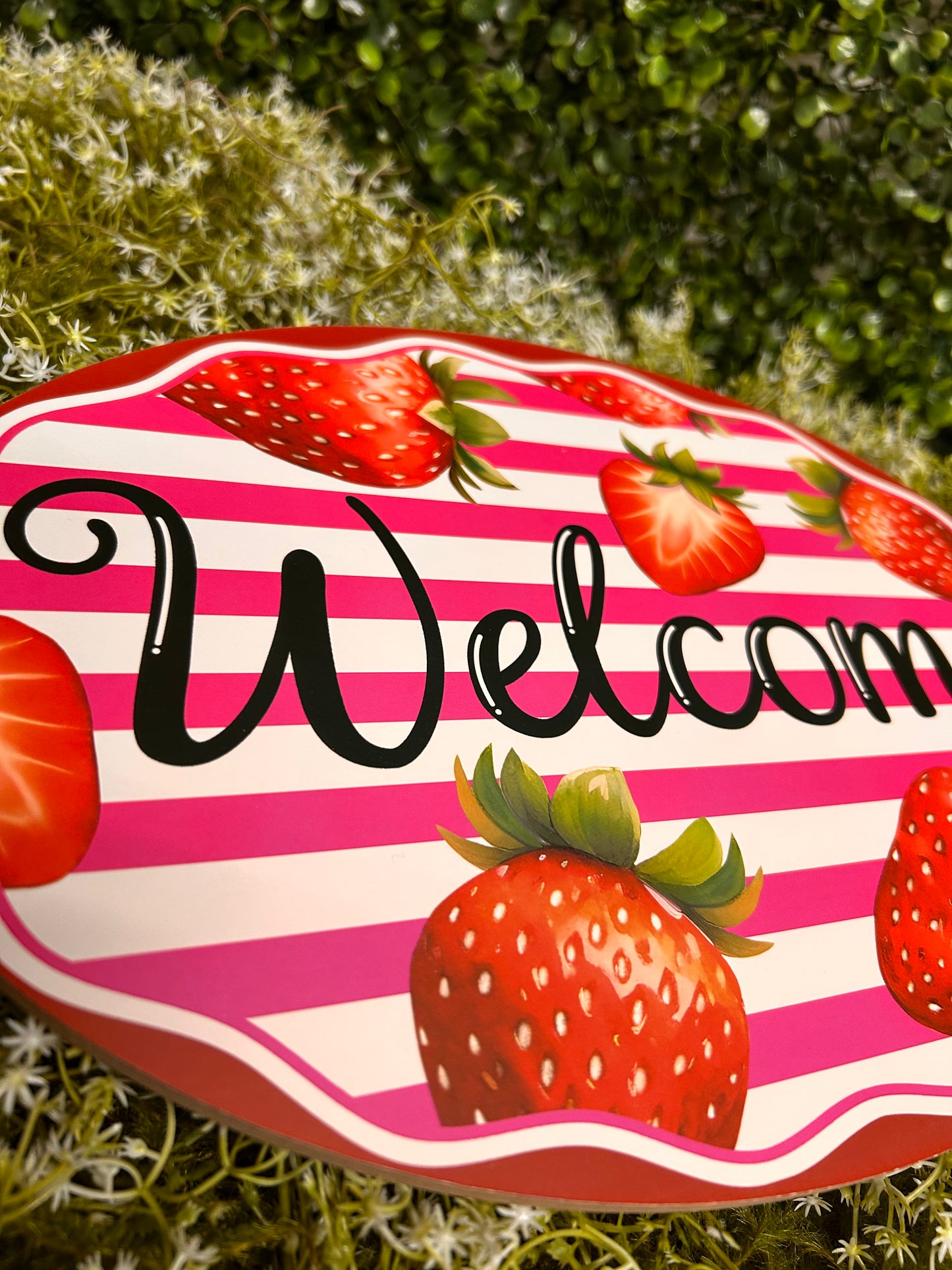 13 Inch Welcome Strawberry And Stripes Oval Sign