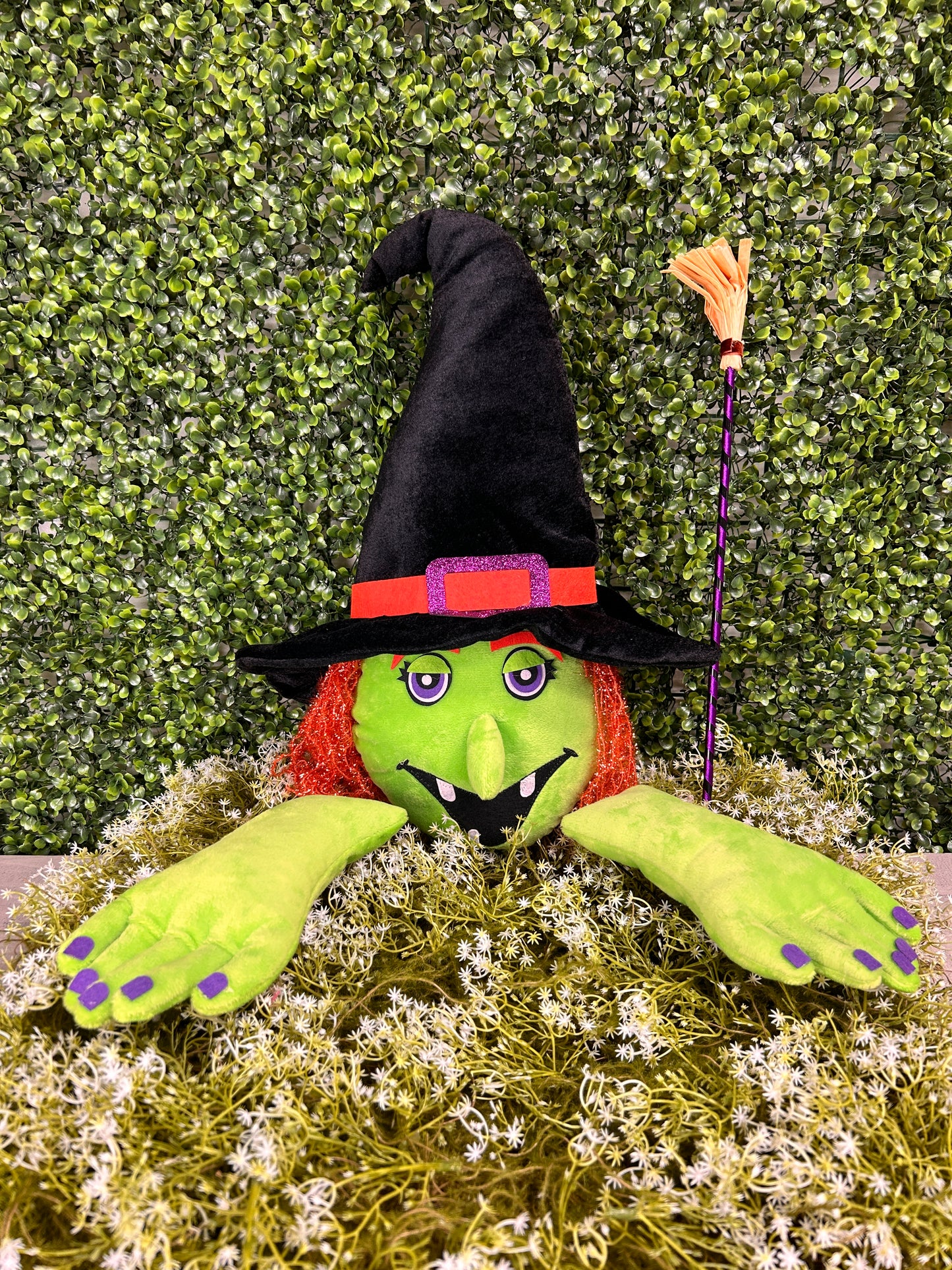 18 Inch Witch With Broom Decor Kit