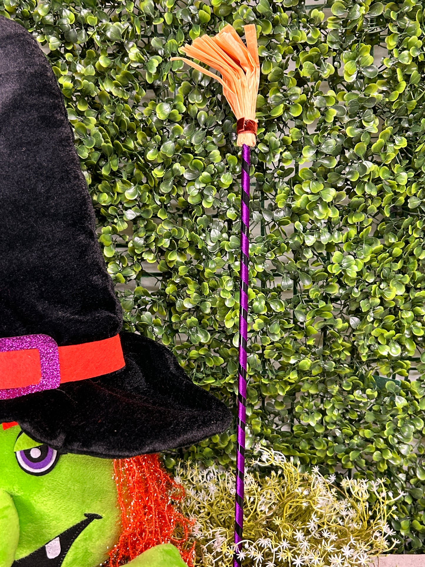 18 Inch Witch With Broom Decor Kit