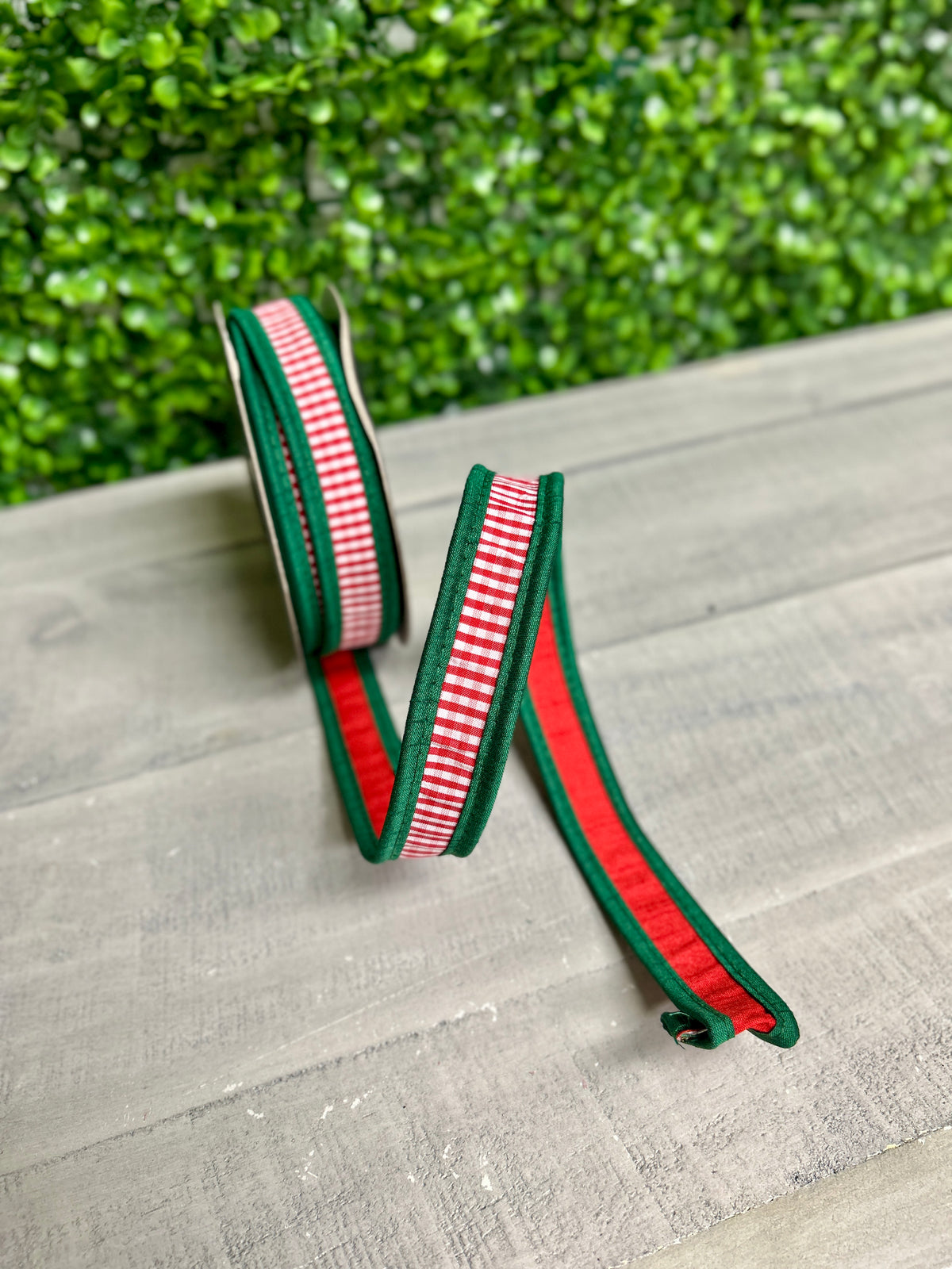 John Mark 1 Inch By 10 Yard Red And White Striped With Green Edging Fused Ribbon