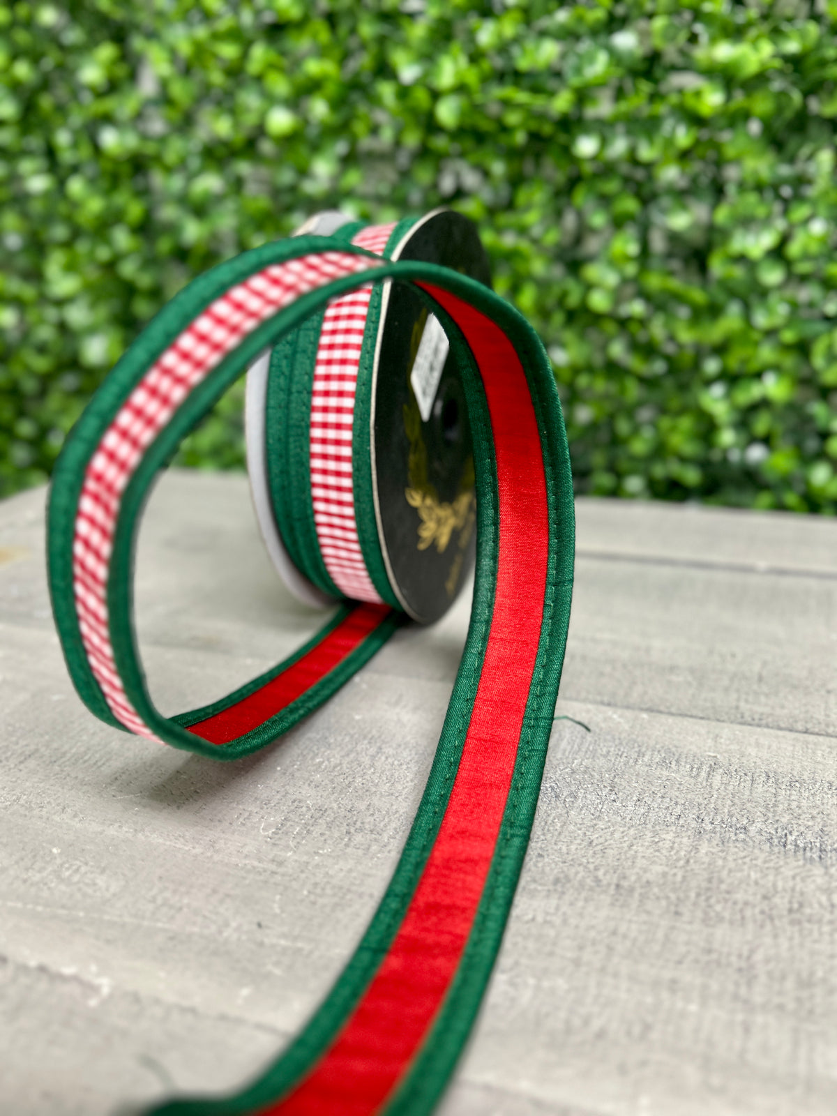 John Mark 1 Inch By 10 Yard Red And White Striped With Green Edging Fused Ribbon