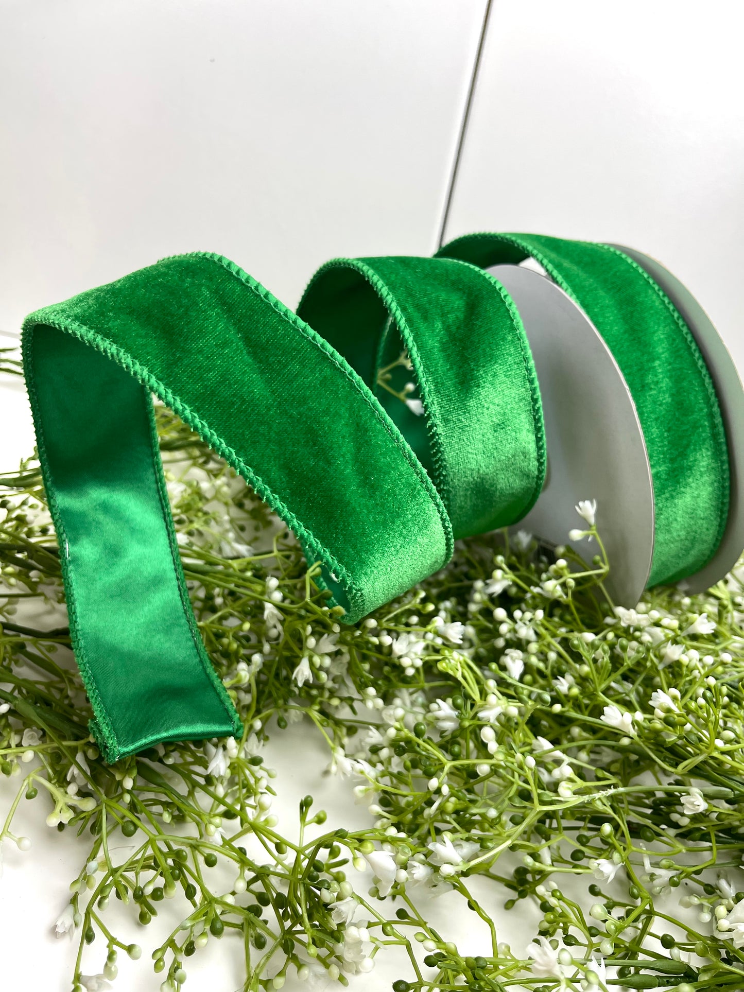 1.5 Inch By 10 Yard Emerald Green Velvet Ribbon With Satin Backing