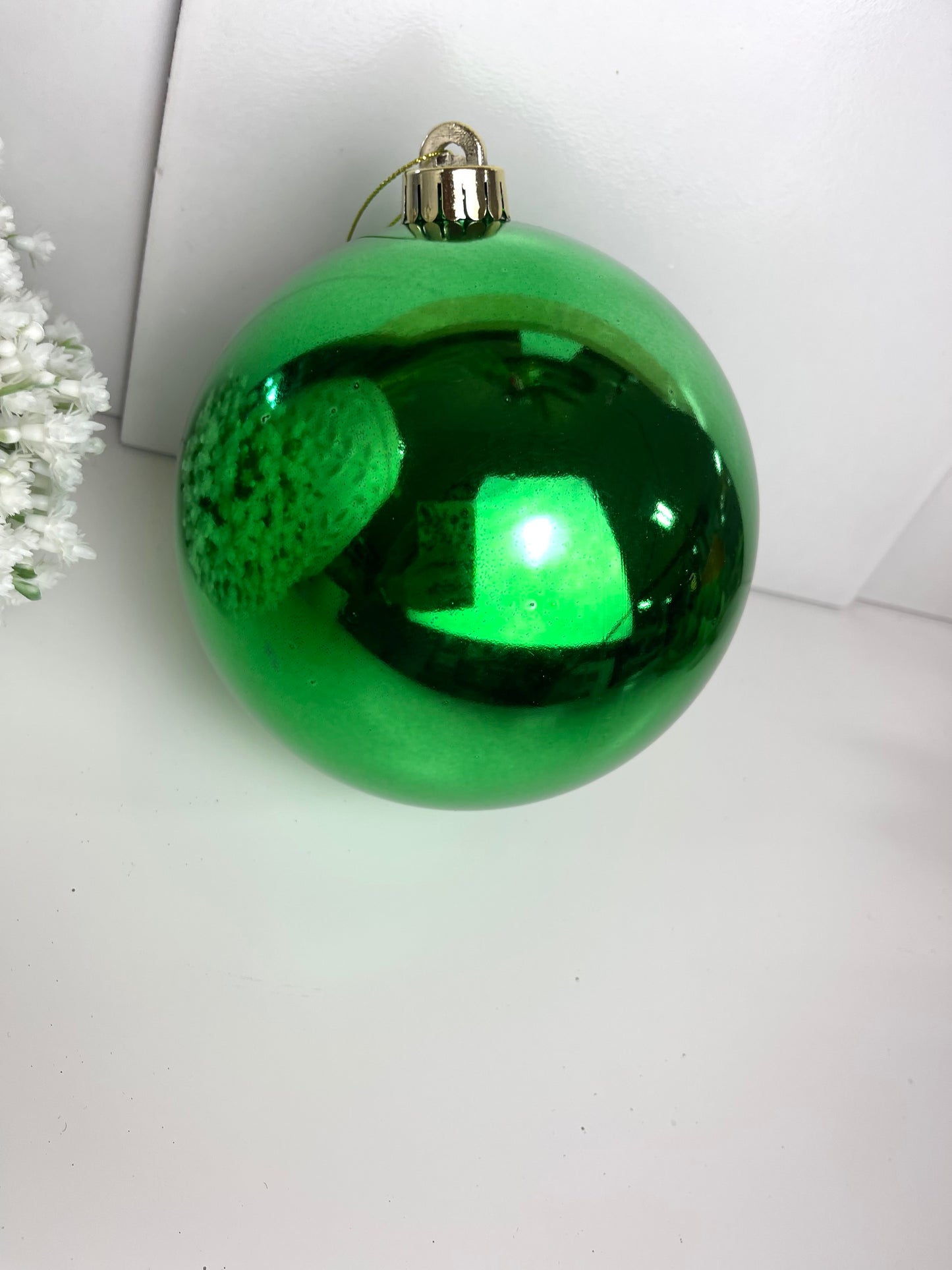6 Inch Shiny Green Smooth Ornament Ball