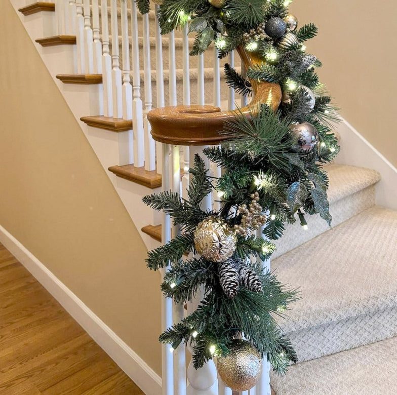 Costco 9 Foot Decorated Pre-Lit Twinkle Garland