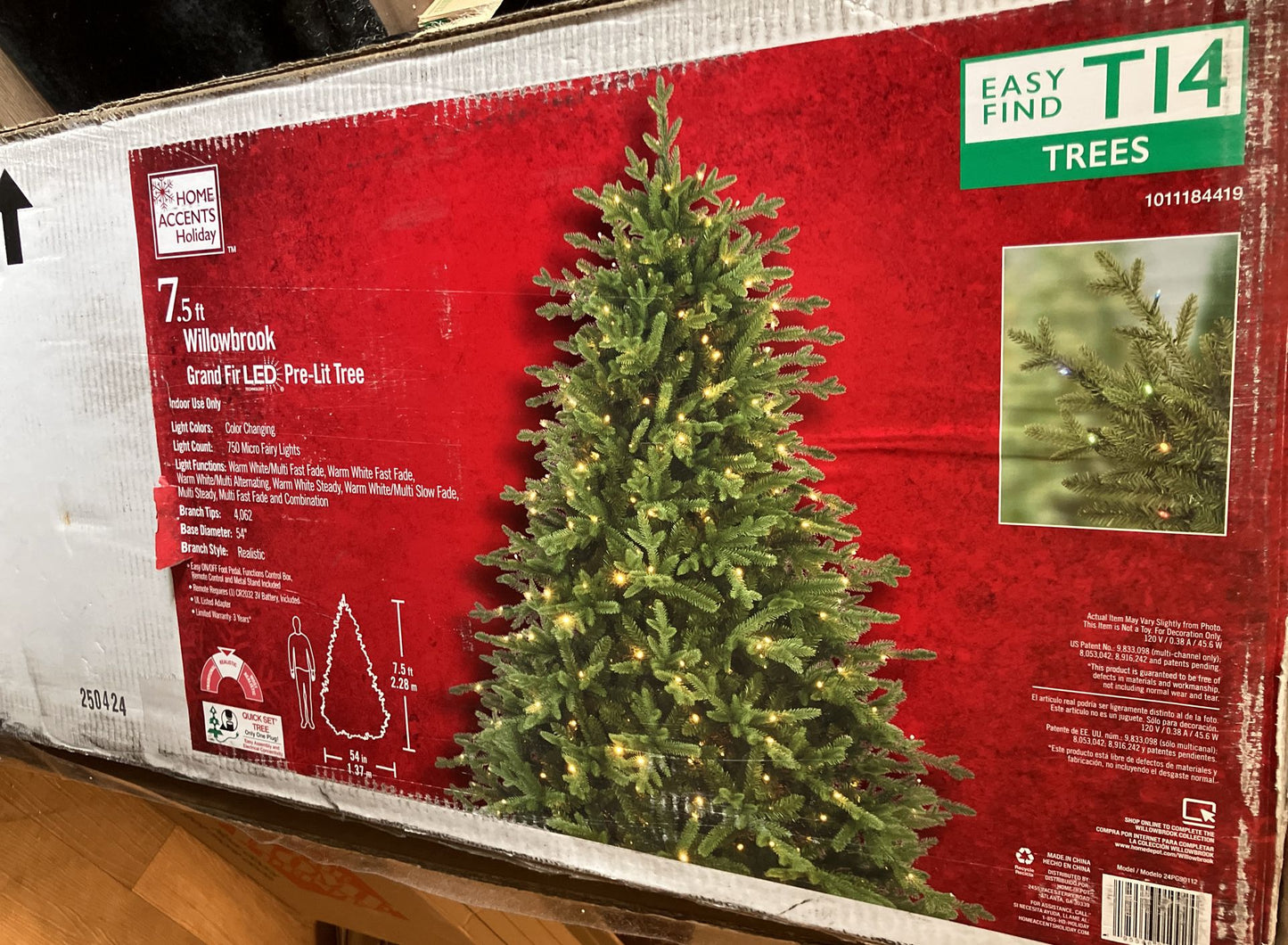 Home Accents Holiday 7.5 Foot Willowbrook Grand Fir Christmas Tree Open Box