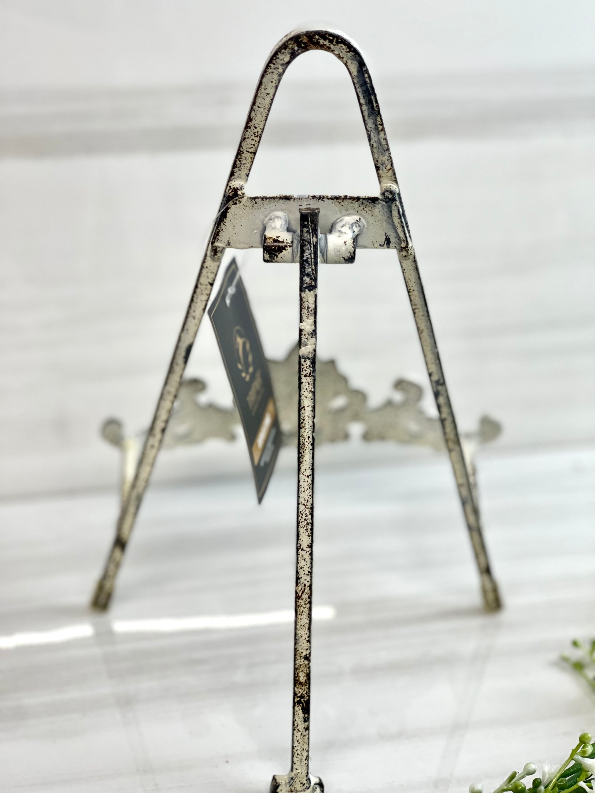 9 Distressed White Metal Easel